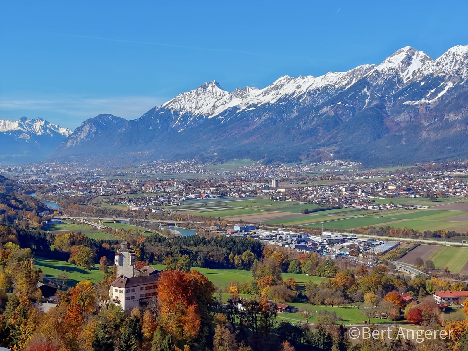 Panoramablick nach Innsbruck und zur Nordkette von Bert Angerer