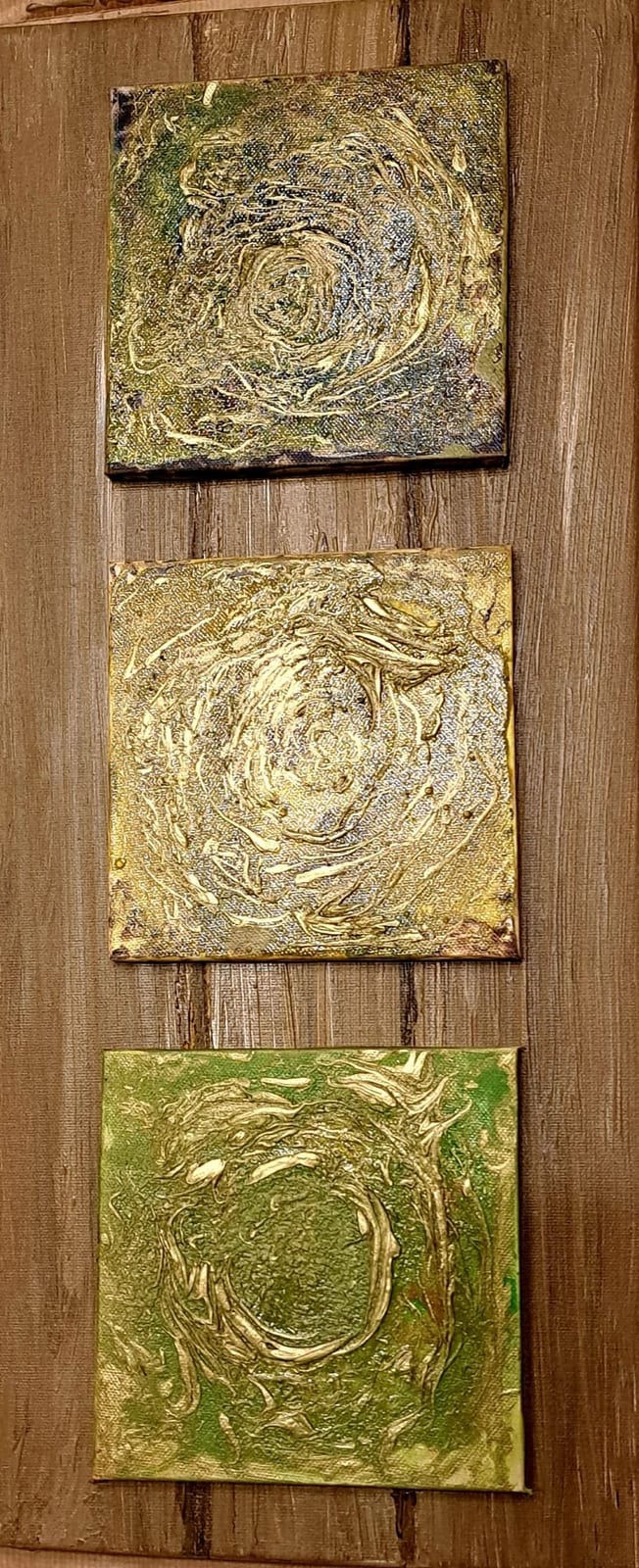 Bild auf Holzoptik von Ingrid Wilflingseder