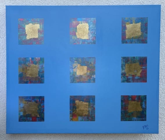 Quadratisch blau mit Metalloberfläche