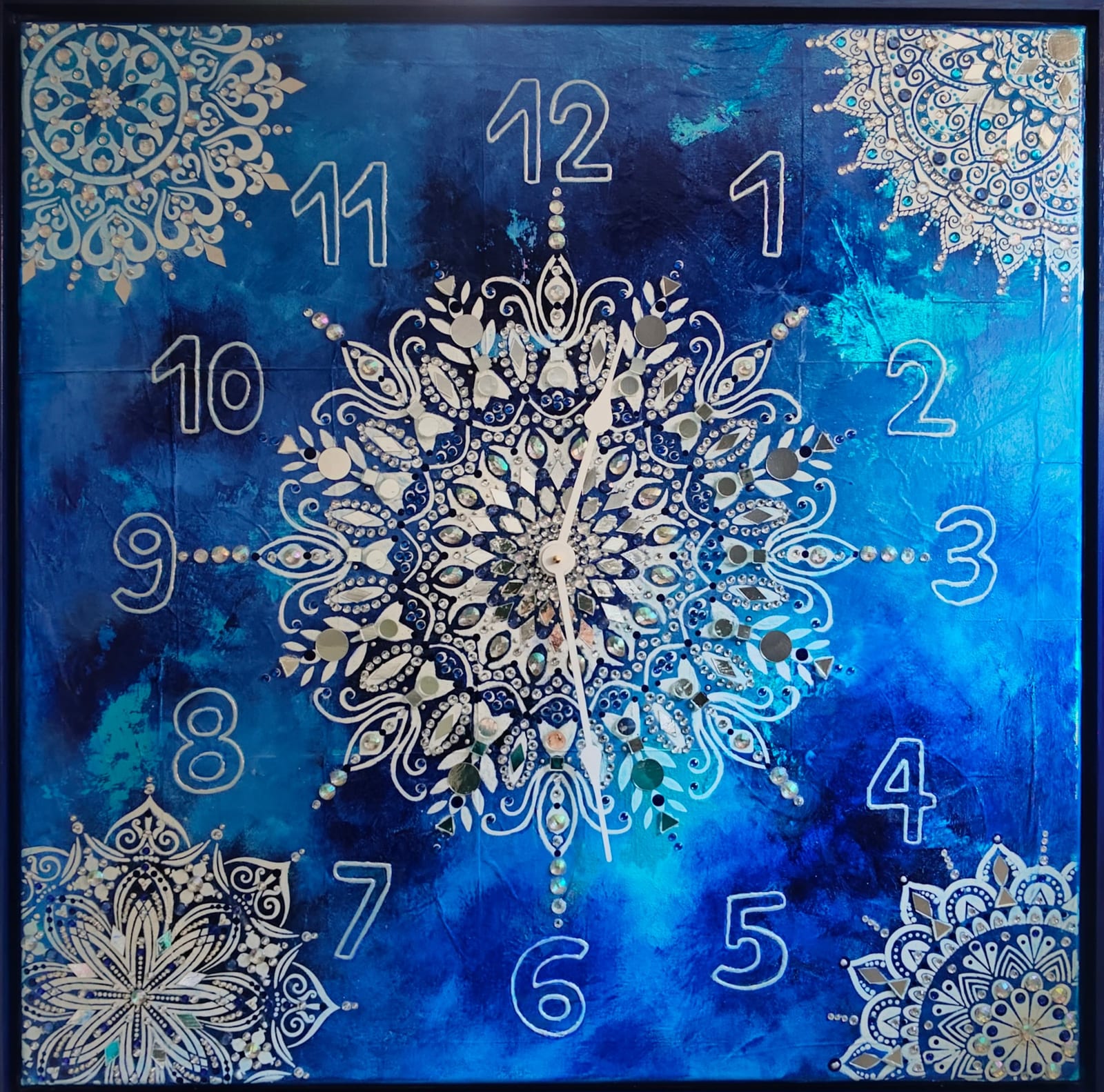 Große Mandala Uhr von Daniela Varga