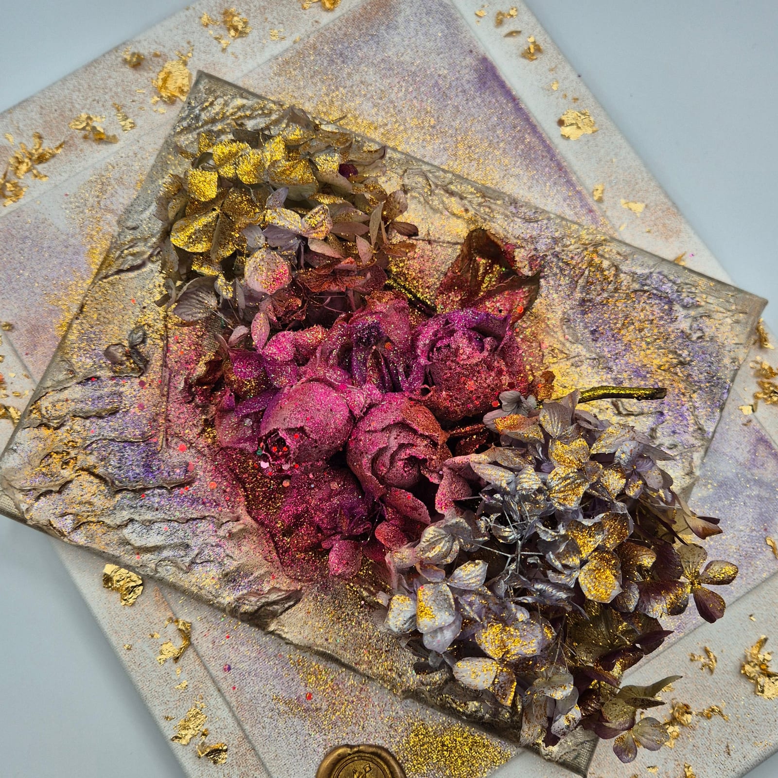 Ewige Blüte in Gold und & Rosa von Vanessa Wolchowe