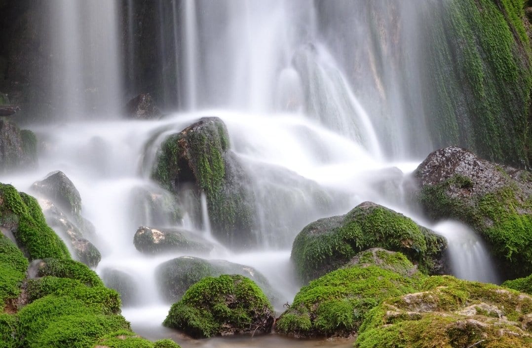 Schleichendes Wasser von Eveline Wolz